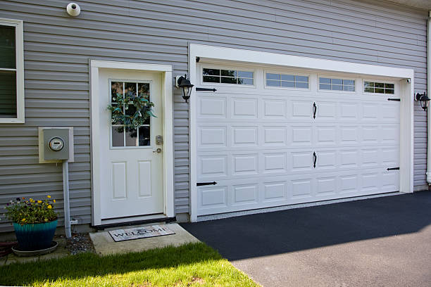 24/7 Emergency Garage Door Panel Replacement experts in Wabash County County, IL